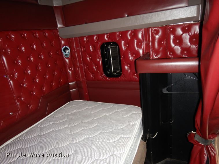 image for item DF5278 2005 Kenworth W900  semi truck