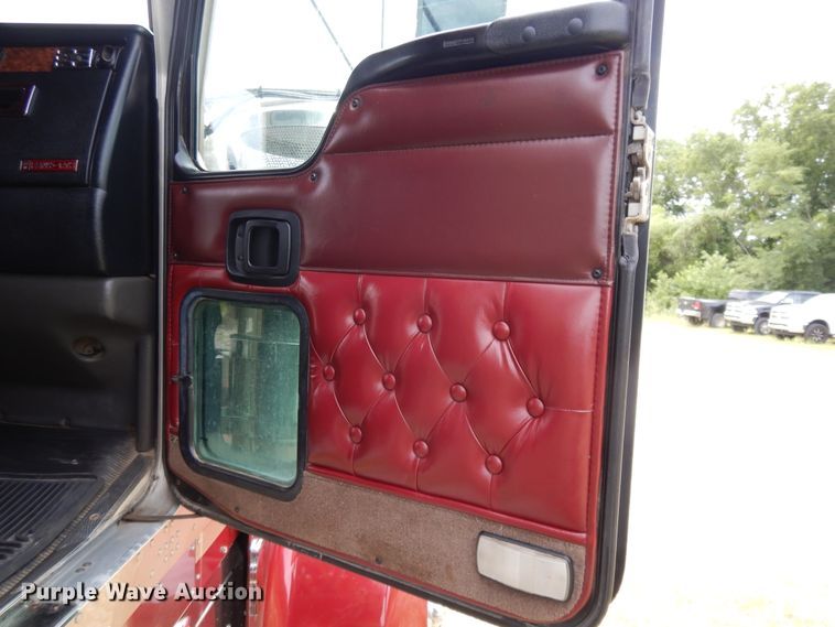 image for item DF5278 2005 Kenworth W900  semi truck