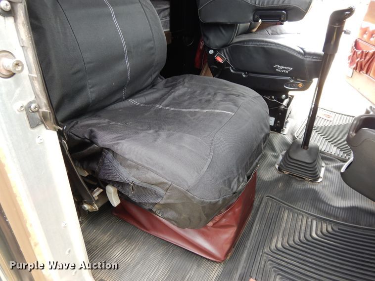 image for item DF5278 2005 Kenworth W900  semi truck