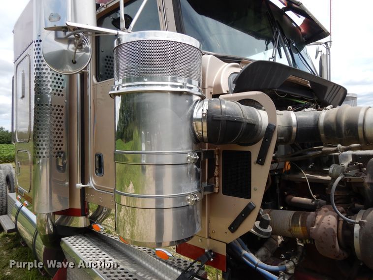 image for item DF5278 2005 Kenworth W900  semi truck