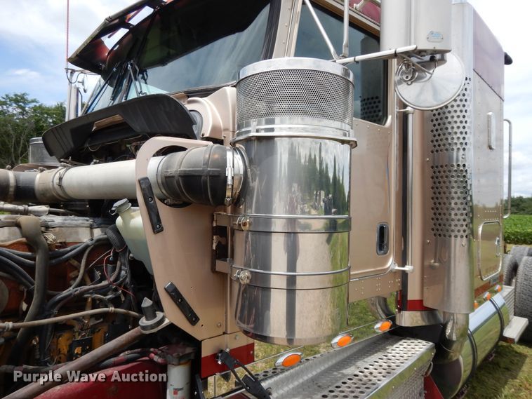 image for item DF5278 2005 Kenworth W900  semi truck