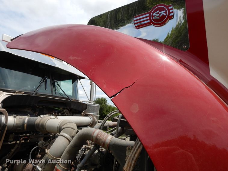 image for item DF5278 2005 Kenworth W900  semi truck