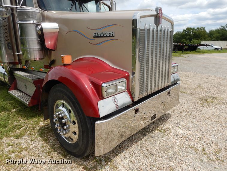 image for item DF5278 2005 Kenworth W900  semi truck