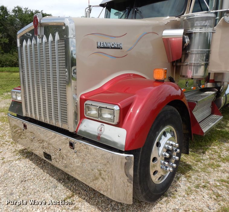 image for item DF5278 2005 Kenworth W900  semi truck