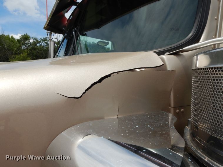 image for item DF5278 2005 Kenworth W900  semi truck