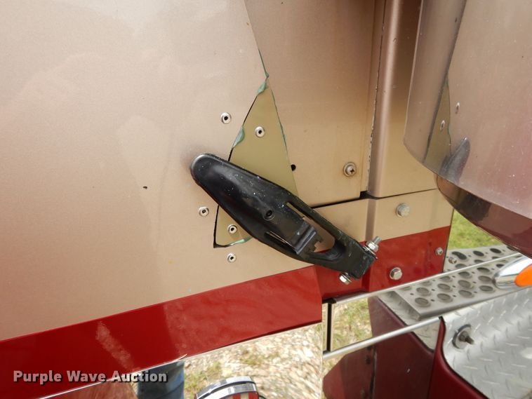 image for item DF5278 2005 Kenworth W900  semi truck