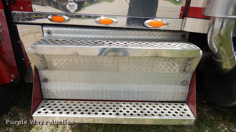 image for item DF5278 2005 Kenworth W900  semi truck