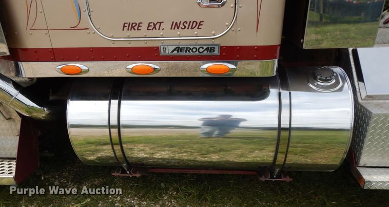 image for item DF5278 2005 Kenworth W900  semi truck