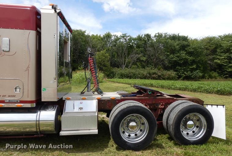 image for item DF5278 2005 Kenworth W900  semi truck