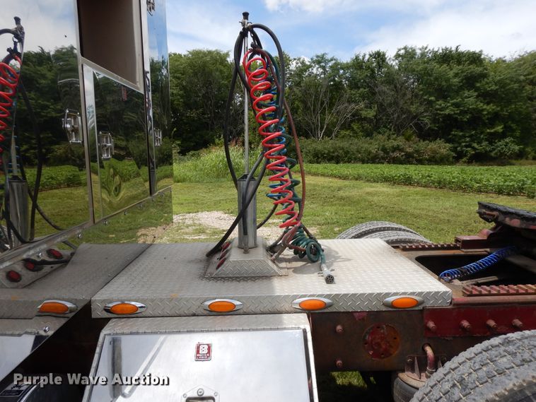 image for item DF5278 2005 Kenworth W900  semi truck