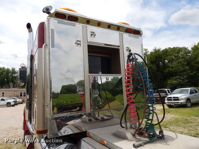 image for item DF5278 2005 Kenworth W900  semi truck