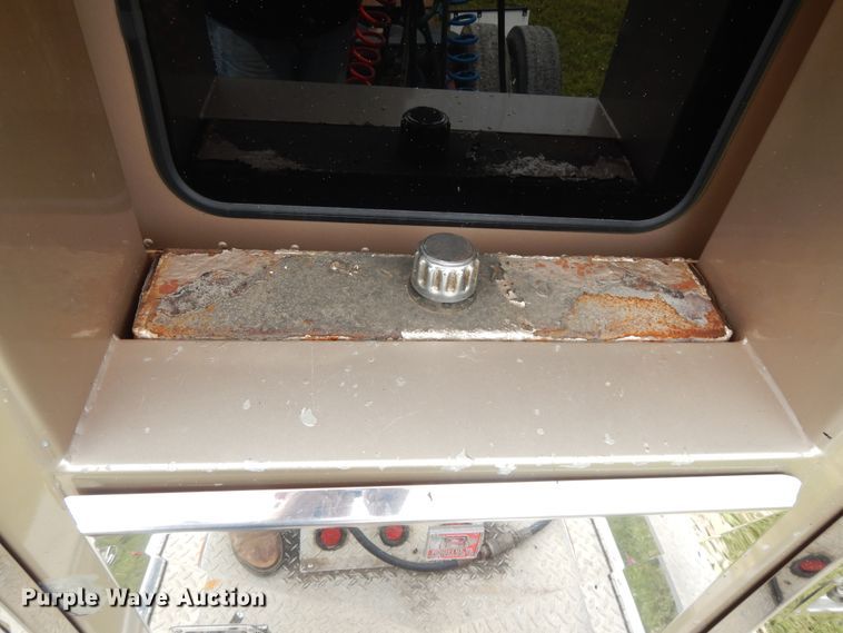 image for item DF5278 2005 Kenworth W900  semi truck