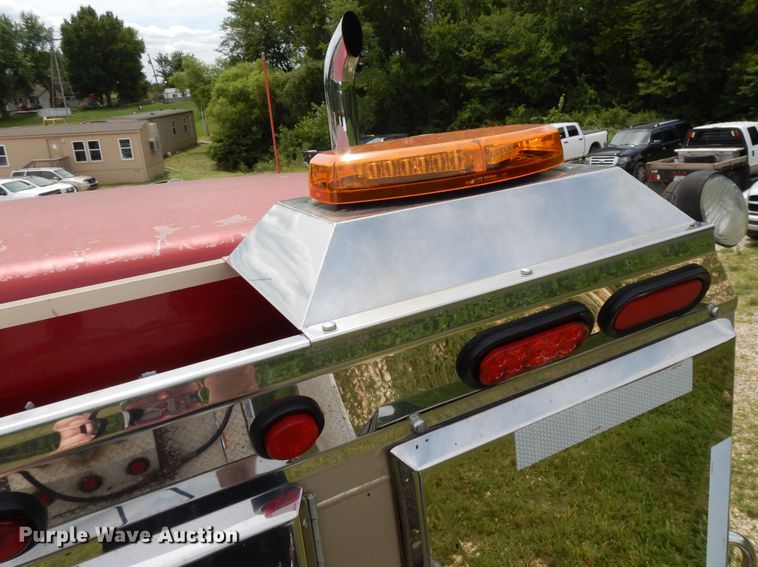 image for item DF5278 2005 Kenworth W900  semi truck