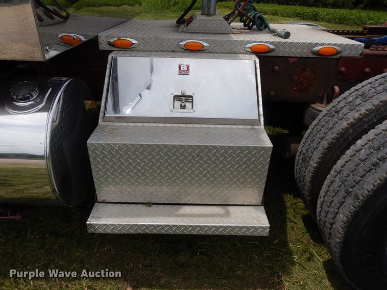 image for item DF5278 2005 Kenworth W900  semi truck