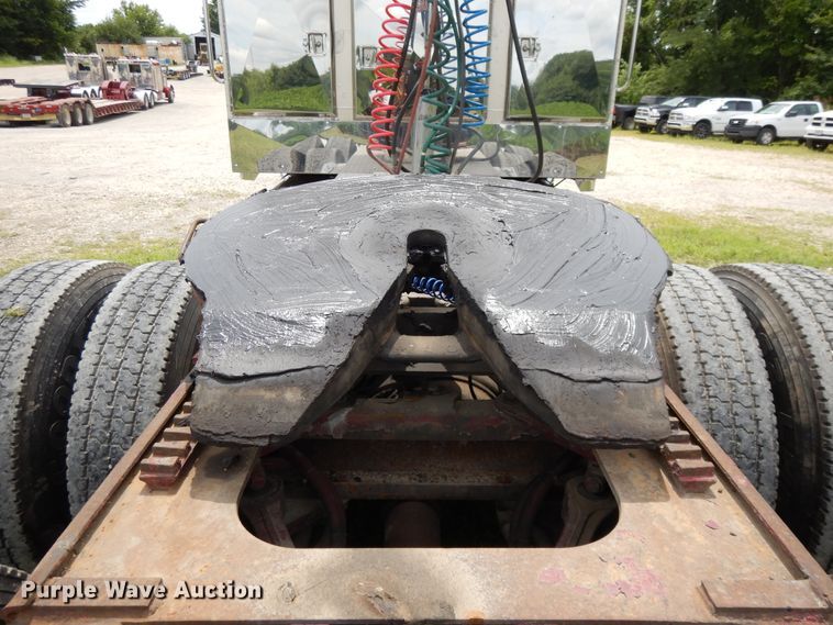 image for item DF5278 2005 Kenworth W900  semi truck