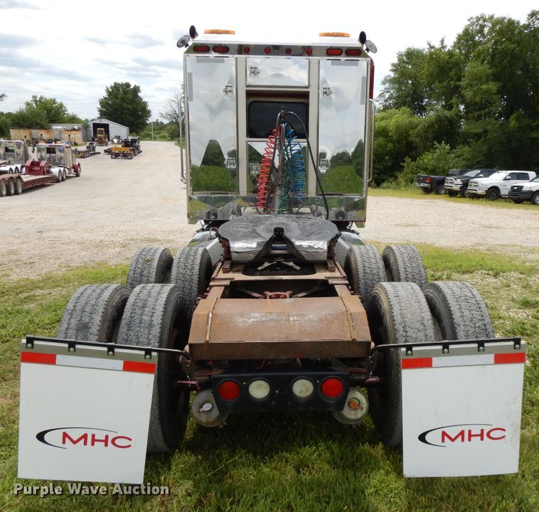 image for item DF5278 2005 Kenworth W900  semi truck