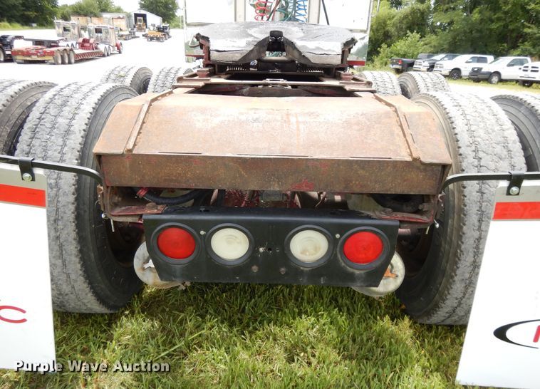 image for item DF5278 2005 Kenworth W900  semi truck