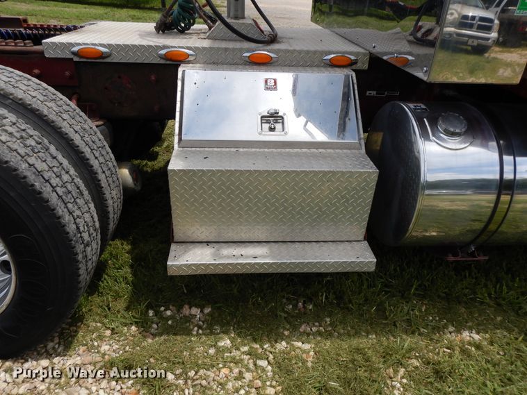 image for item DF5278 2005 Kenworth W900  semi truck