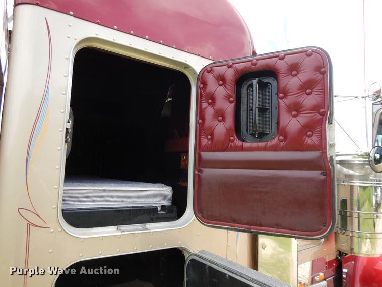 image for item DF5278 2005 Kenworth W900  semi truck