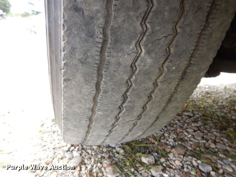 image for item DF5278 2005 Kenworth W900  semi truck