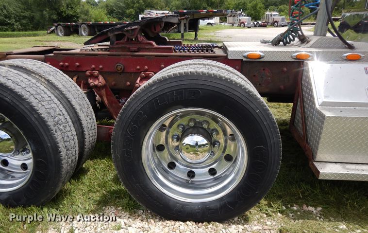 image for item DF5278 2005 Kenworth W900  semi truck