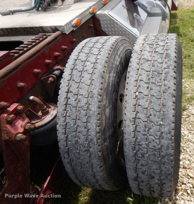 image for item DF5278 2005 Kenworth W900  semi truck