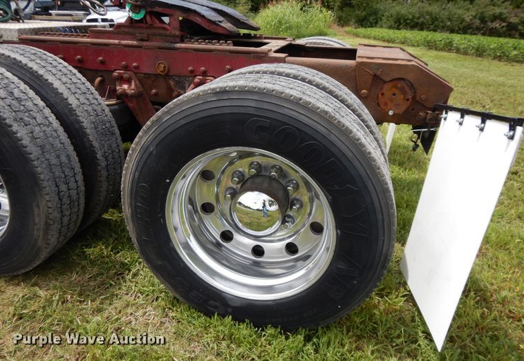 image for item DF5278 2005 Kenworth W900  semi truck