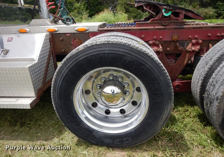 image for item DF5278 2005 Kenworth W900  semi truck