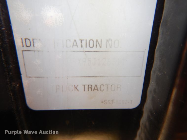 image for item DF5278 2005 Kenworth W900  semi truck