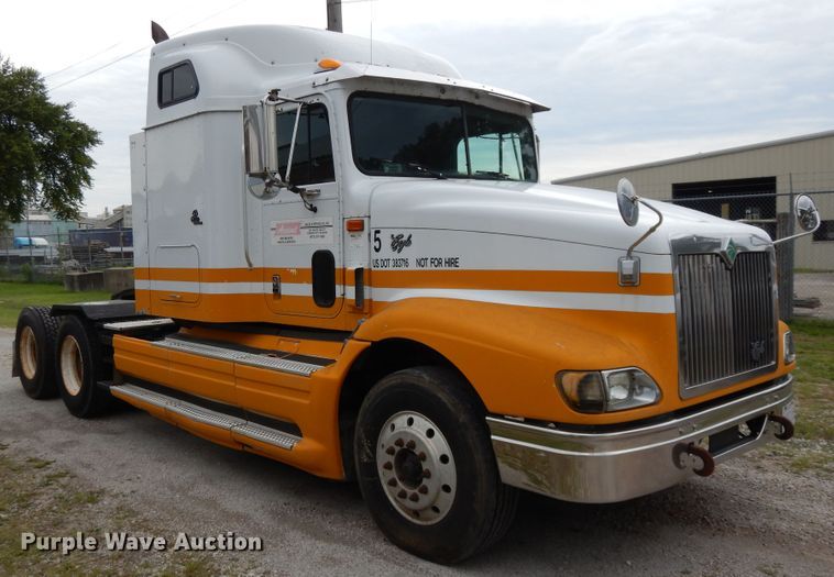 image for item DF5299 1999 International 9400  semi truck