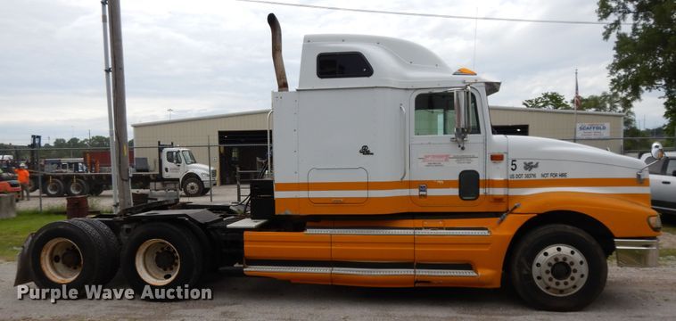 image for item DF5299 1999 International 9400  semi truck