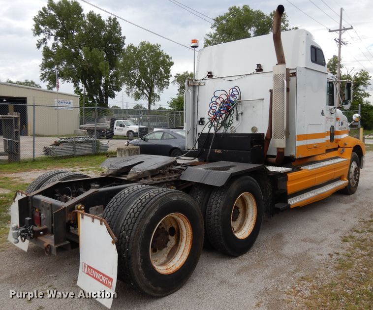 image for item DF5299 1999 International 9400  semi truck