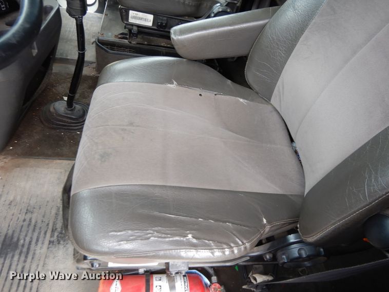 image for item DF5299 1999 International 9400  semi truck