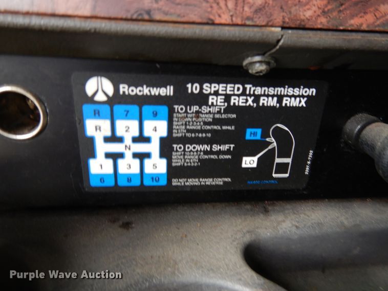 image for item DF5299 1999 International 9400  semi truck