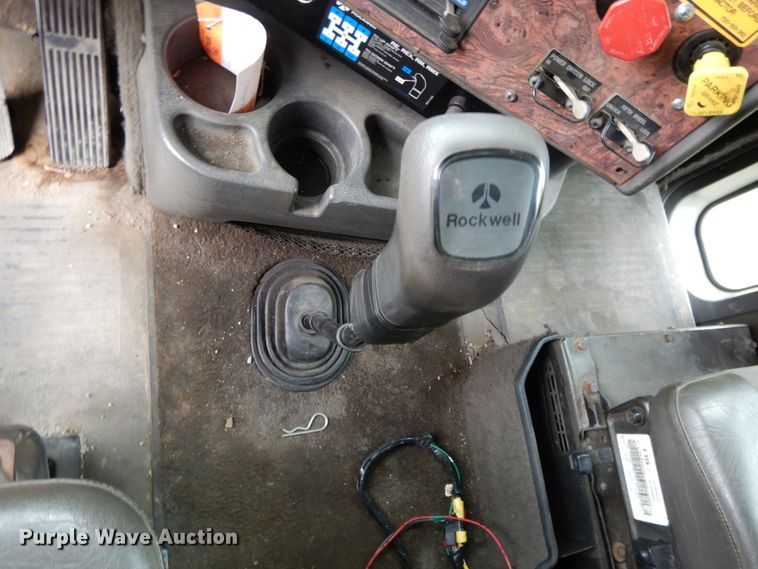 image for item DF5299 1999 International 9400  semi truck