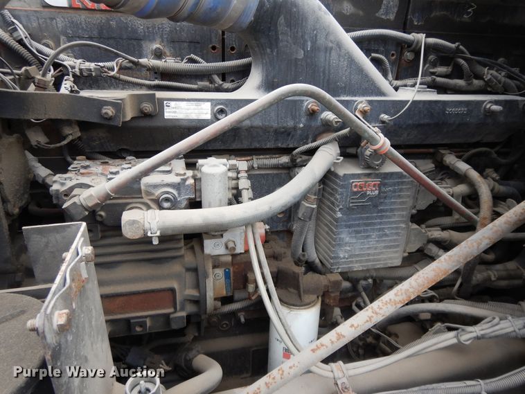 image for item DF5299 1999 International 9400  semi truck