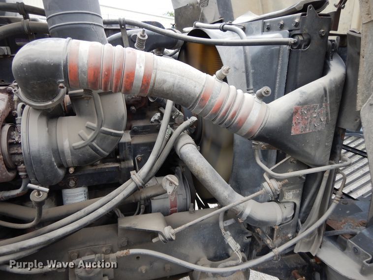 image for item DF5299 1999 International 9400  semi truck