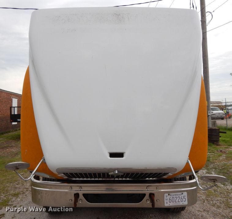 image for item DF5299 1999 International 9400  semi truck