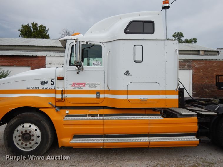 image for item DF5299 1999 International 9400  semi truck