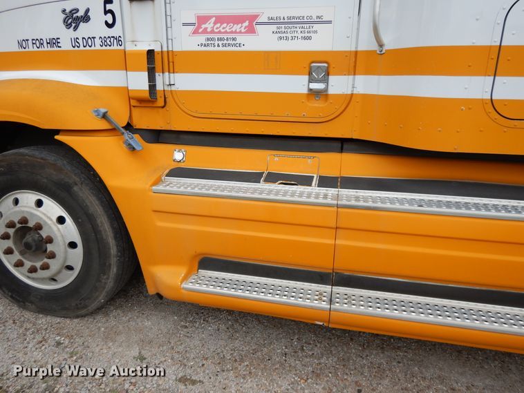 image for item DF5299 1999 International 9400  semi truck