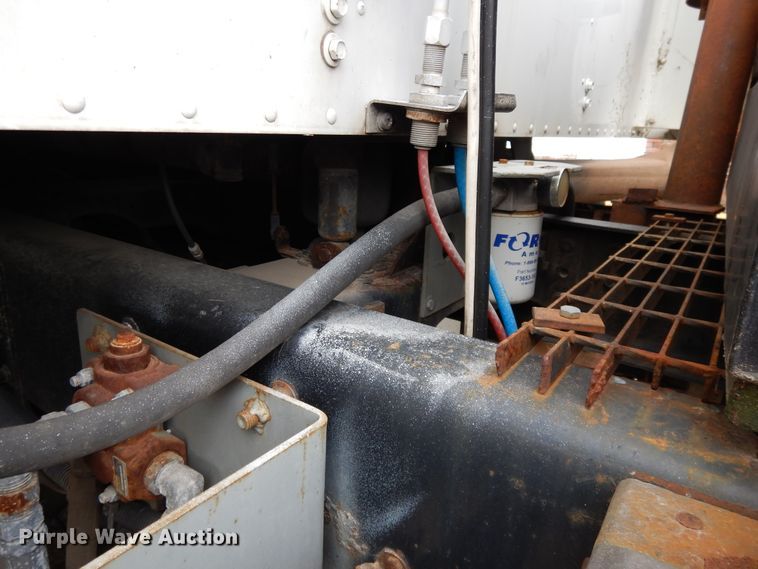 image for item DF5299 1999 International 9400  semi truck