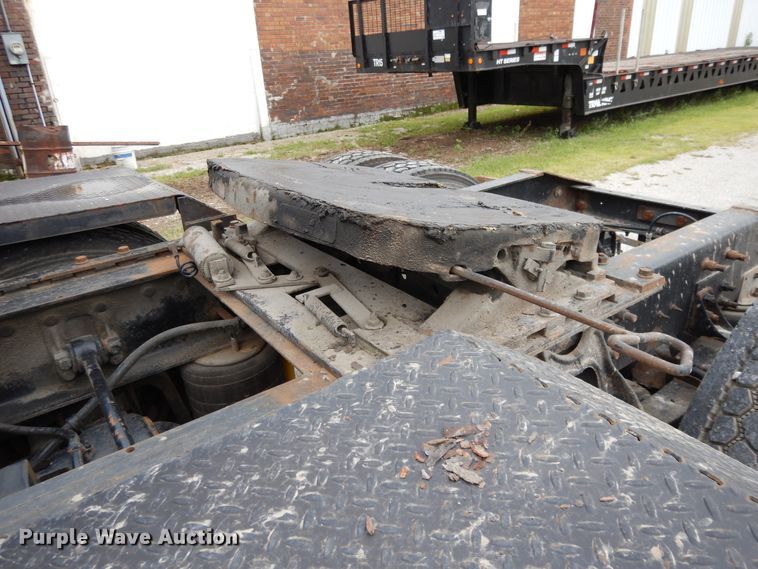 image for item DF5299 1999 International 9400  semi truck