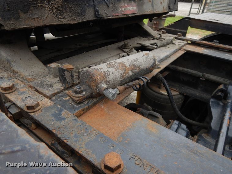 image for item DF5299 1999 International 9400  semi truck