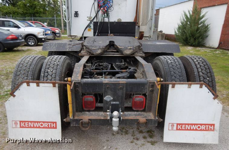 image for item DF5299 1999 International 9400  semi truck