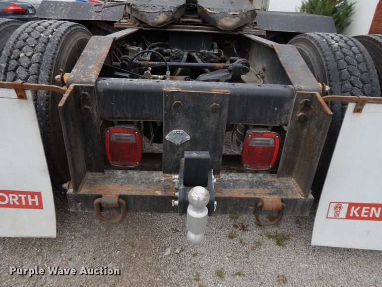 image for item DF5299 1999 International 9400  semi truck