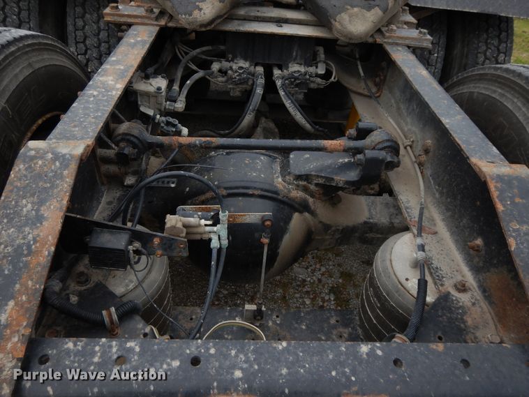 image for item DF5299 1999 International 9400  semi truck