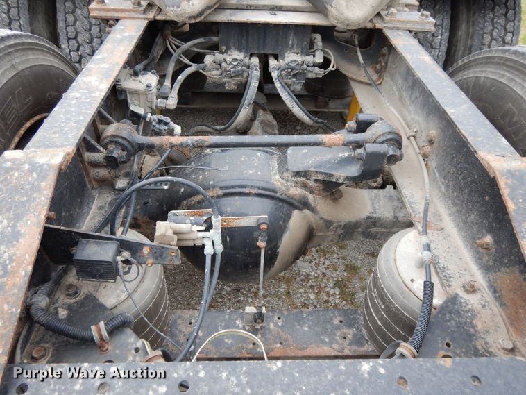 image for item DF5299 1999 International 9400  semi truck