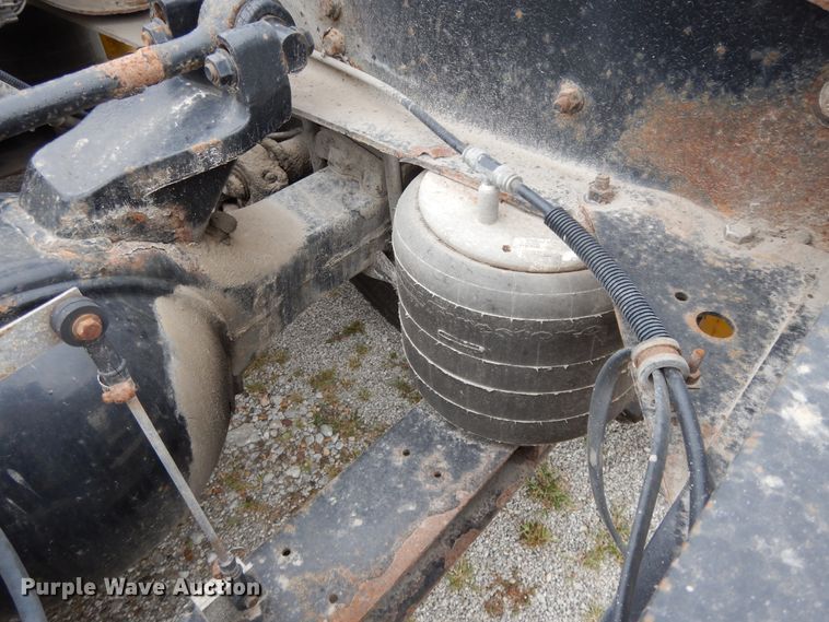 image for item DF5299 1999 International 9400  semi truck