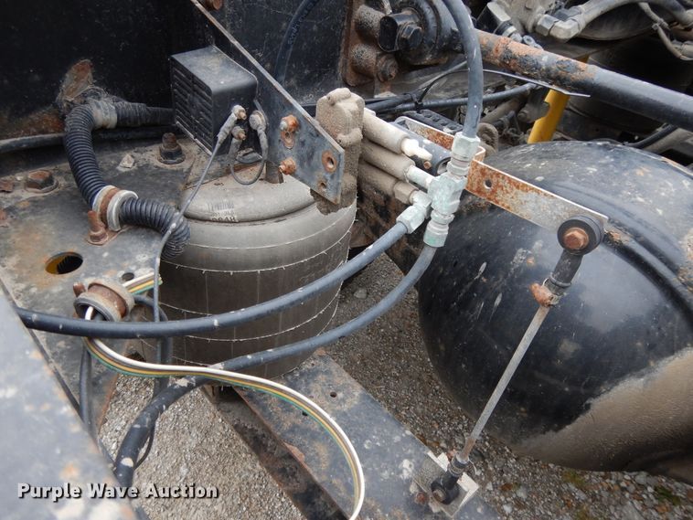 image for item DF5299 1999 International 9400  semi truck