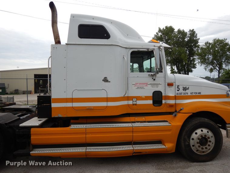 image for item DF5299 1999 International 9400  semi truck